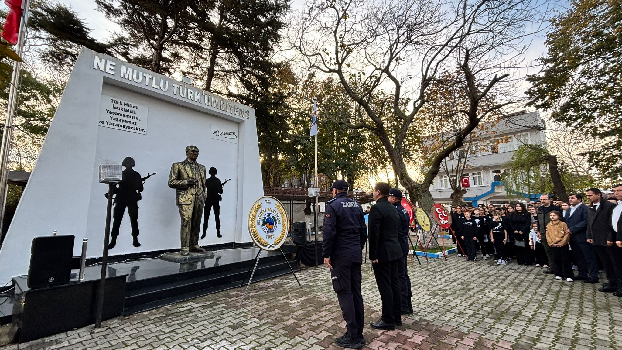 10 KASIM ÇELENK KOYMA